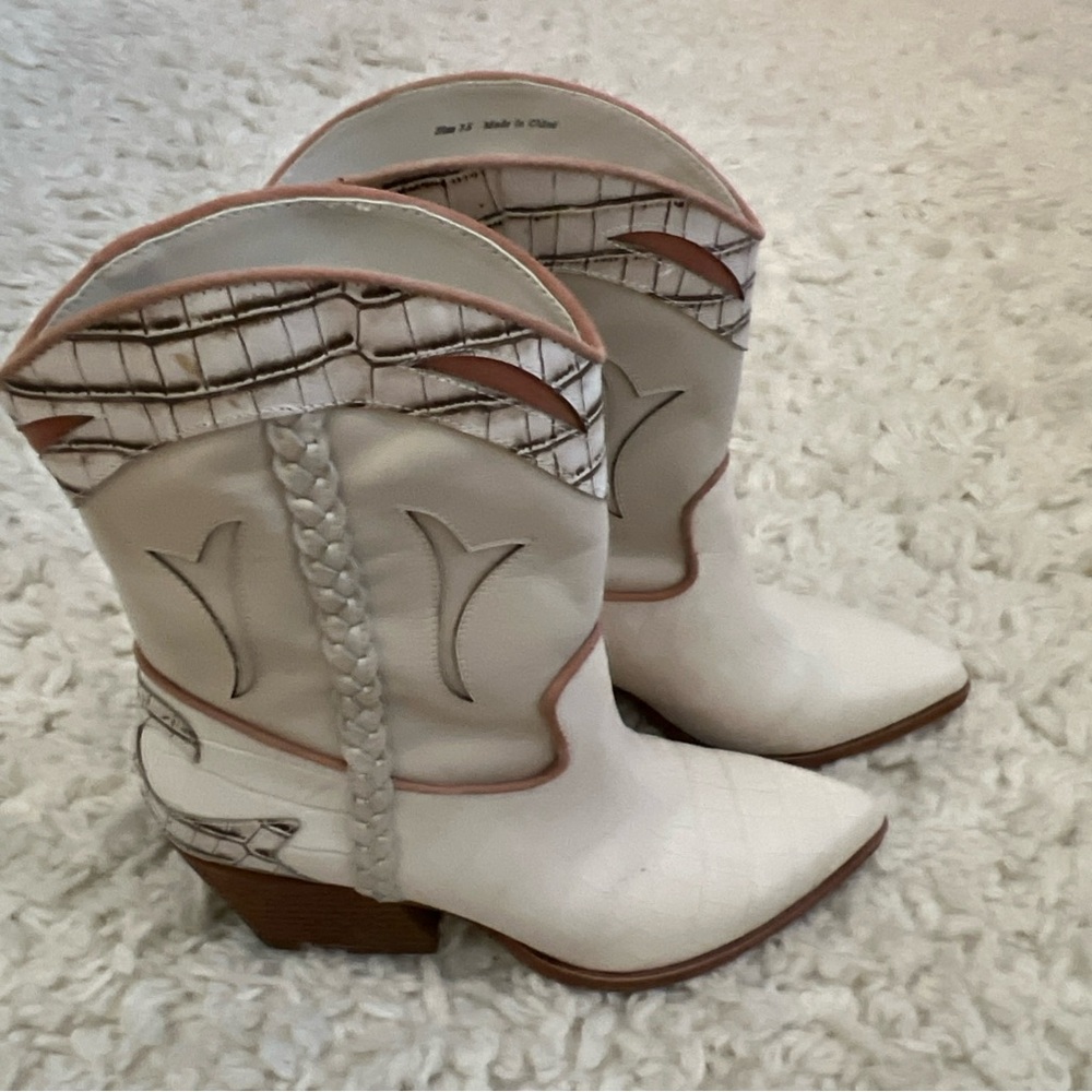 White Western-Style Women's Boots